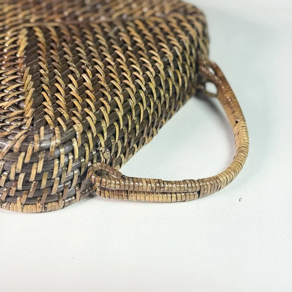 Gorgeous Vtg Woven Rattan Casserole Carrier Basket w/ Lid Two-Tone Wicker 9x13
